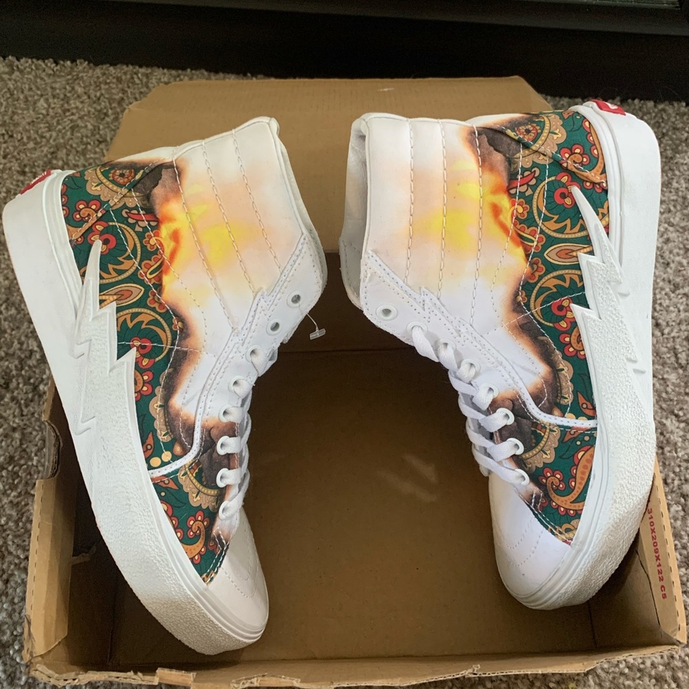 SK8-Hi Bolt (Big Reveal) True White P